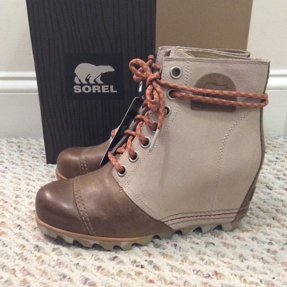๐ SOREL tan leather toe waterproof wedge boots - Picture 1 of 7